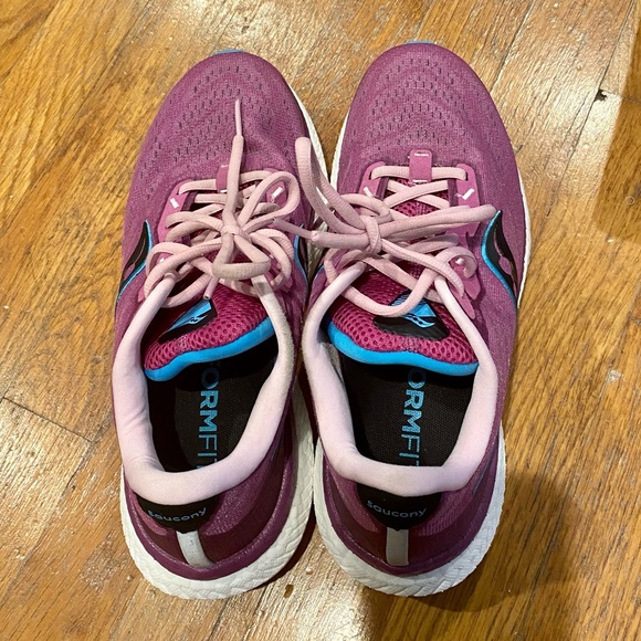 Saucony Triumph 19 in Razzle-blaze - Picture 2 of 7